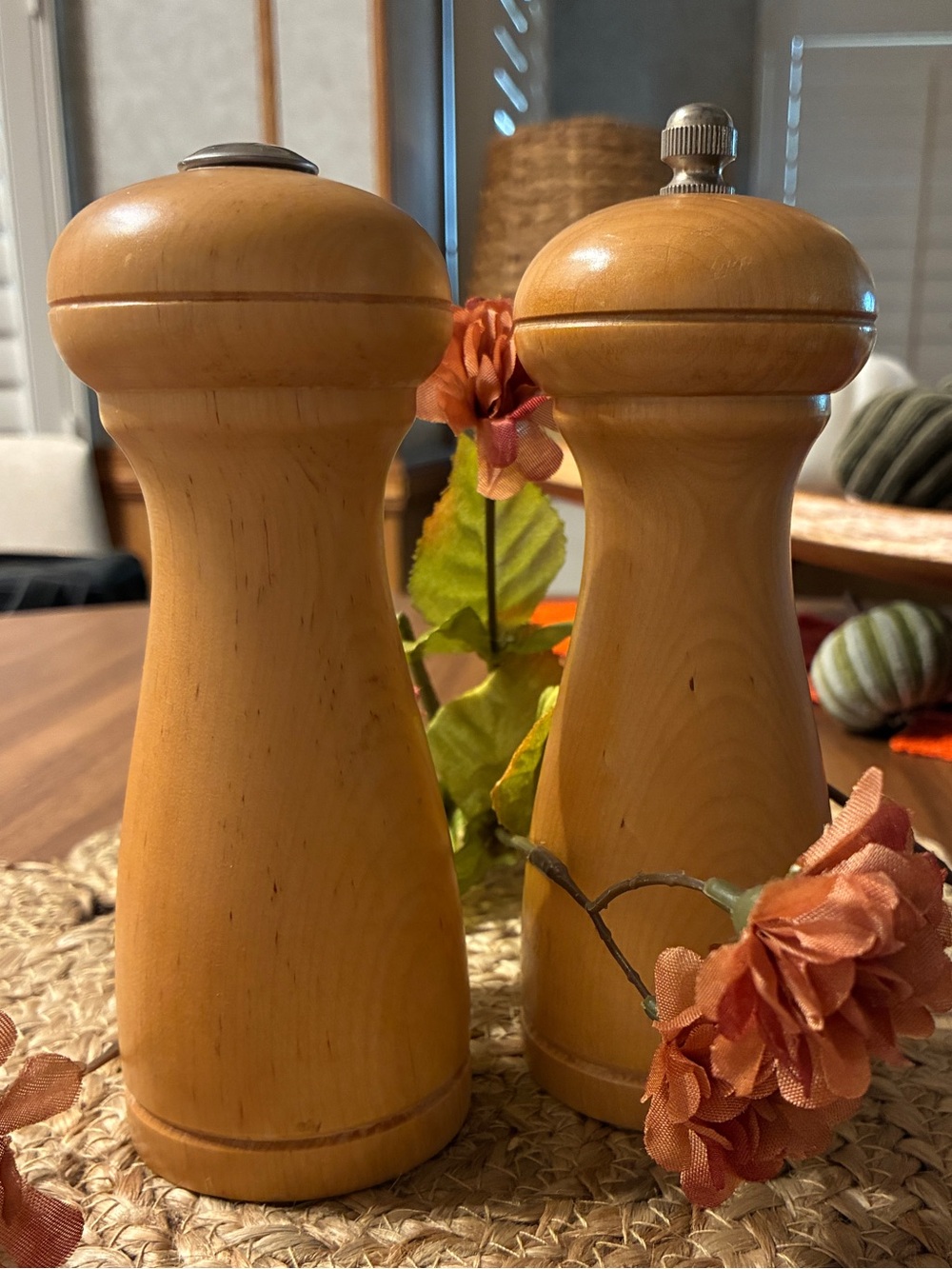 Salt and pepper grinder shaker mill wooden 6”